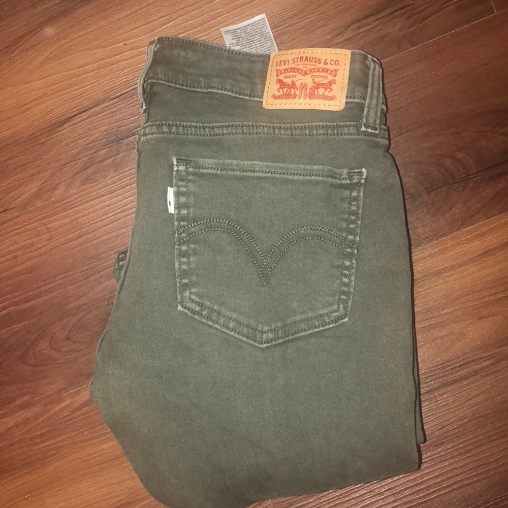Green super skinny Levi jeans with cuts